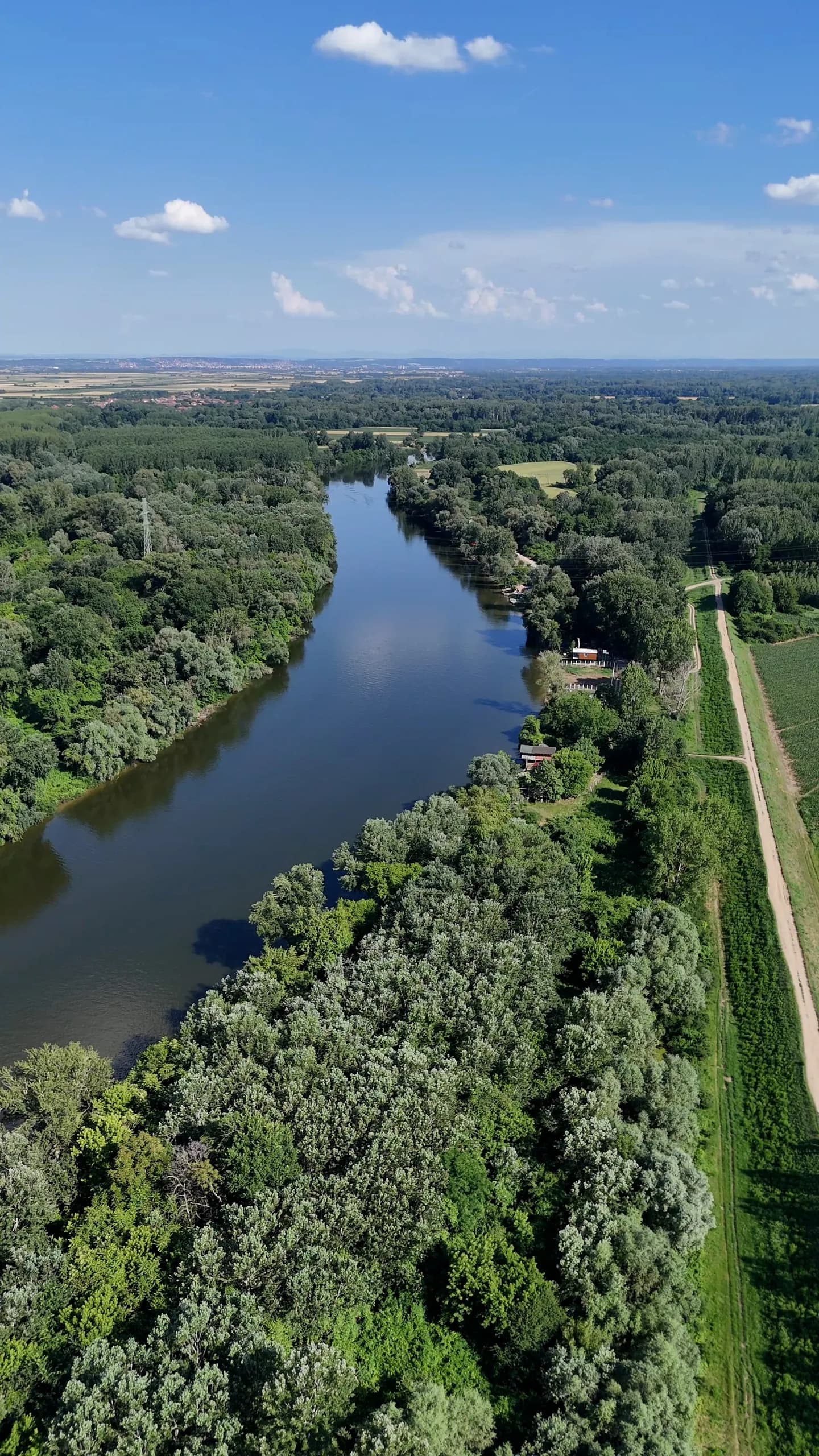 Velika Morava i njeni zeleni meandri iz vazduha